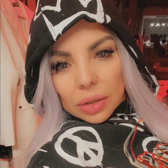 Meet your Posher, Flavia - Picture 5 of 16